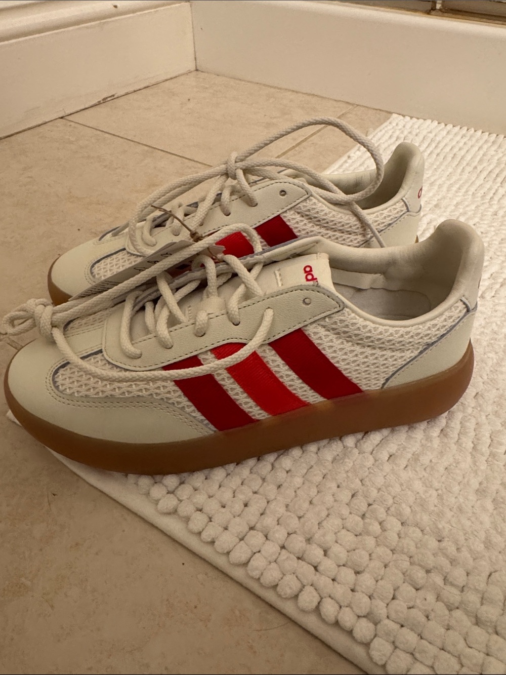 Adidas women’s Off-White Sneakers with Red Three-Stripes and Gum Sole